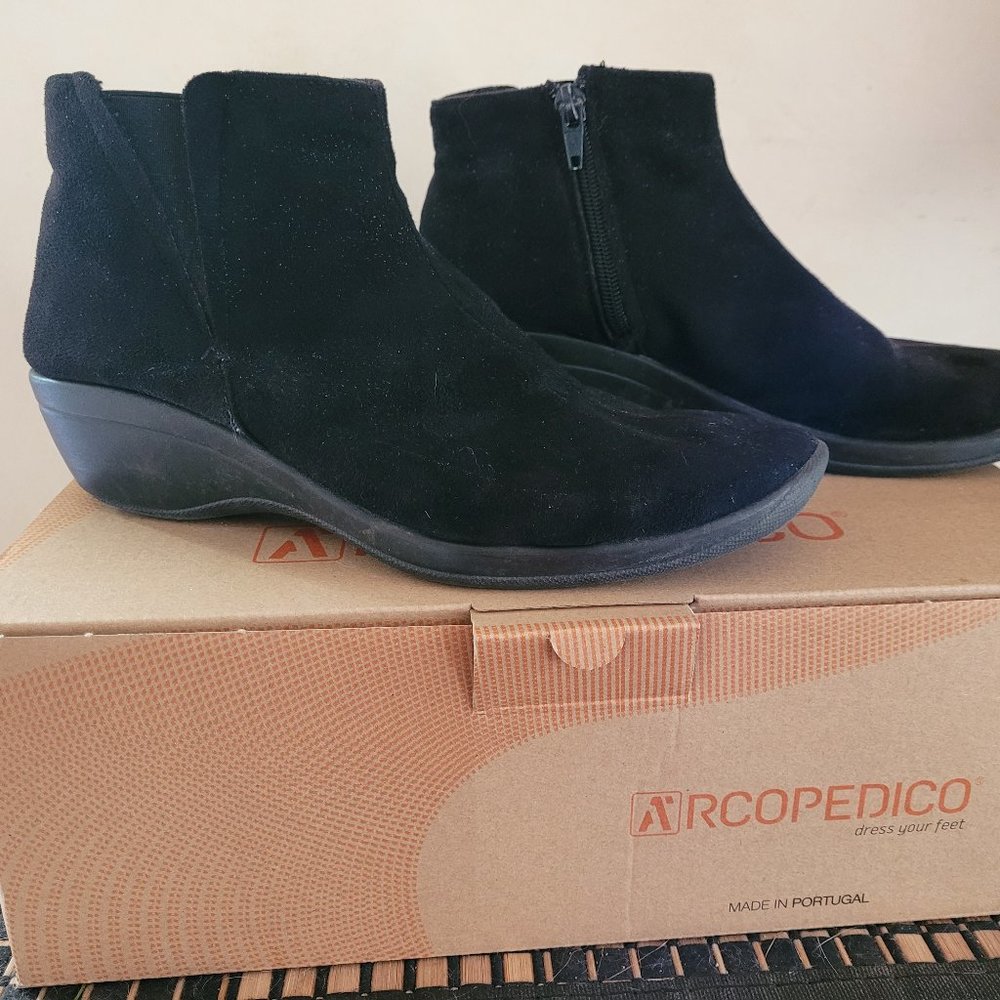 Arcopedico suede ankle boots